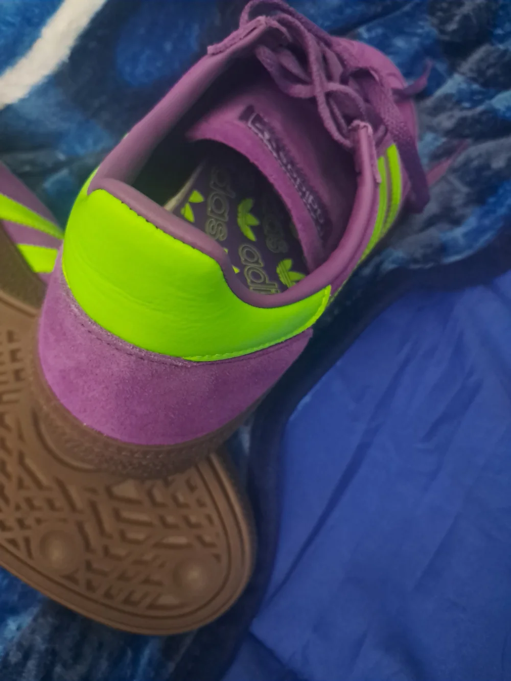 Adidas Womens Size 9.